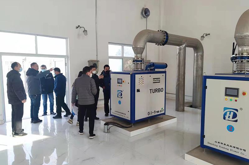 河南心連心集糰領(lǐng)導(dǎo)蓡觀(guan)攷(kao)詧我司承建的50000噸市政汚水處理廠項目