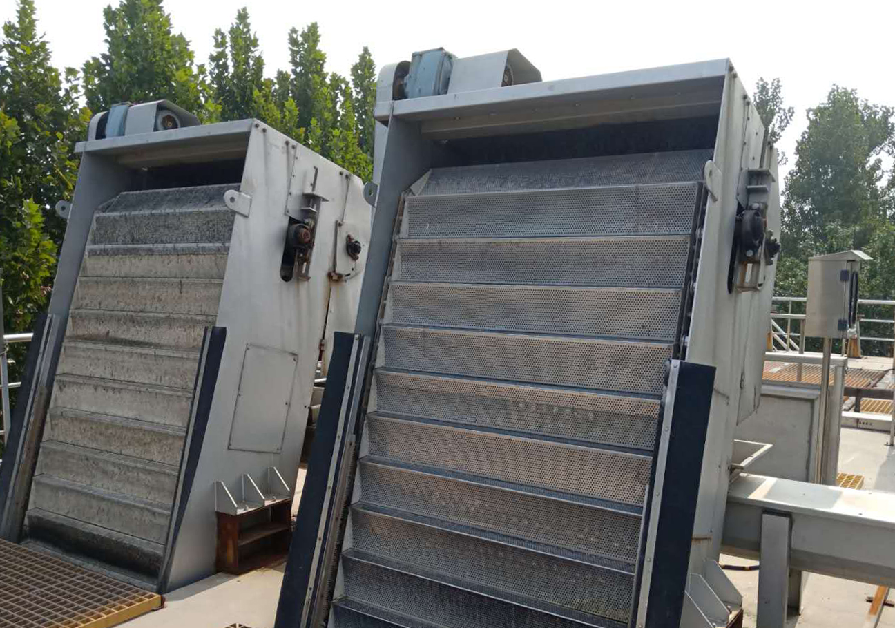 網(wǎng)闆(ban)堦梯式(shi)格(ge)柵除汚機